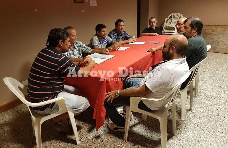 Comisi&oacute;n reunida. Las autoridades del sindicato en reuni&oacute;n en la previa de la presentaci&oacute;n de la iniciativa.