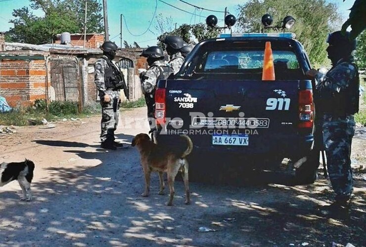 Imagen de uno de los allanamientos realizados en el barrio el 20 de octubre de 2017 a pocos días de registrado el homicidio. Foto: Archivo AD.