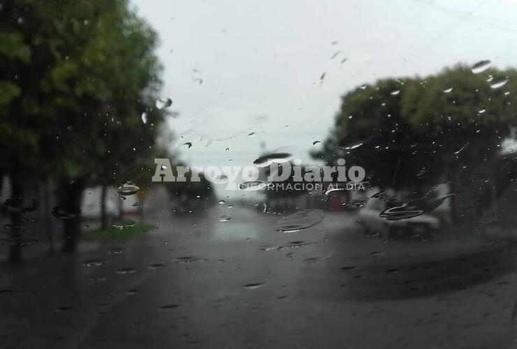 Imagen de Otra jornada gris y cargada de agua en la ciudad