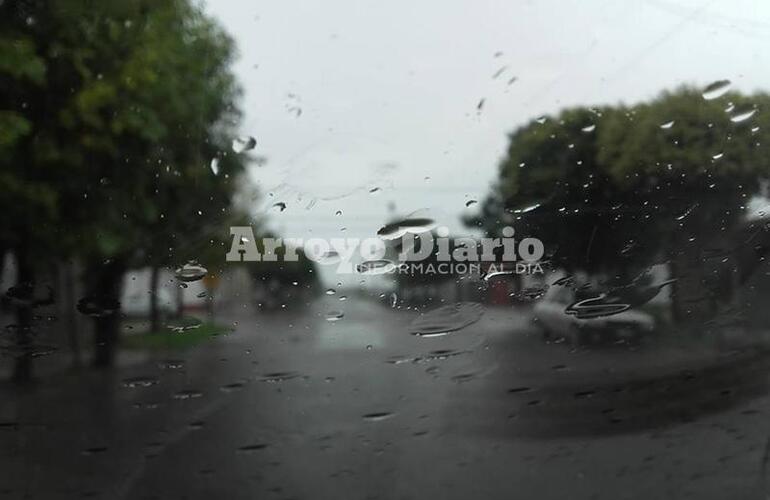 Imagen de Otra jornada gris y cargada de agua en la ciudad