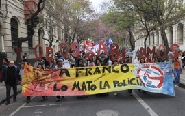Pedido de justicia. En las marchas por la muerte de Casco siempre se atribuyó responsabilidad a la policía.