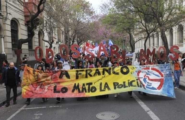 Pedido de justicia. En las marchas por la muerte de Casco siempre se atribuyó responsabilidad a la policía.