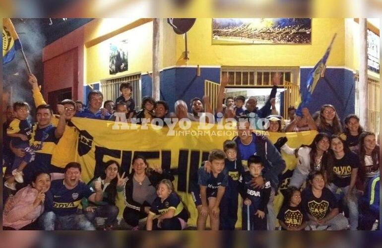 Imagen de También en Fighiera los hinchas de Boca celebraron el Bicampeonato