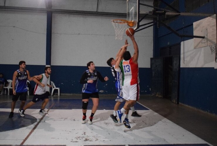 Imagen de Básquet: Triunfo de Athletic frente a Universitario de Rosario