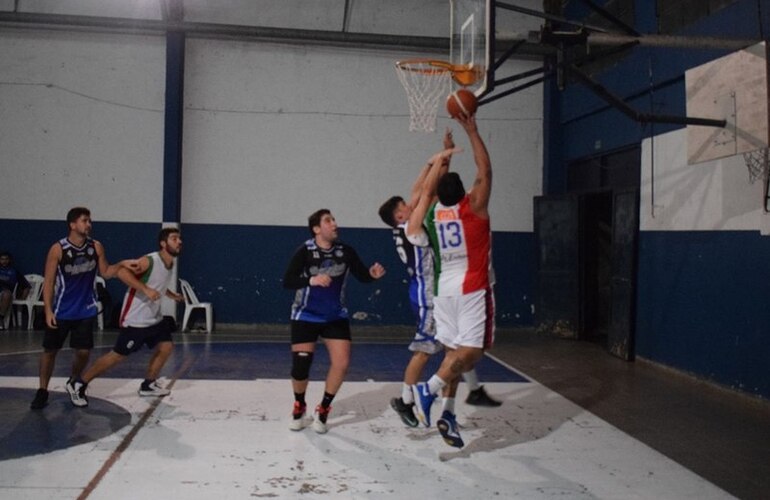 Imagen de Básquet: Triunfo de Athletic frente a Universitario de Rosario