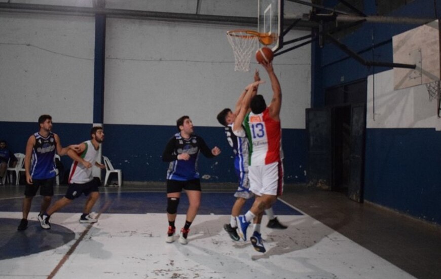 Imagen de Básquet: Triunfo de Athletic frente a Universitario de Rosario