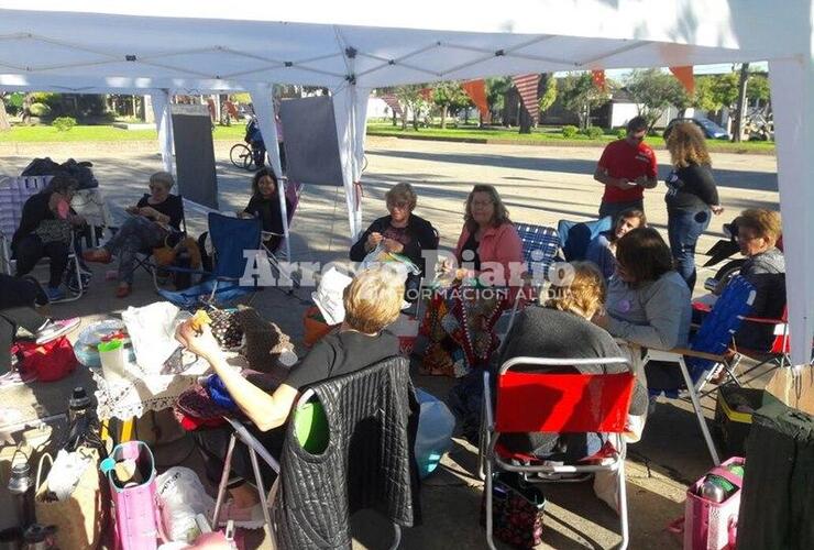 Imagen de Las Reinas Tejedoras de jornada en Fighiera