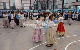 El año pasado el tiempo no permitió que el acto se haga en la plaza y se realizaba entonces en el complejo. Foto: Archivo AD