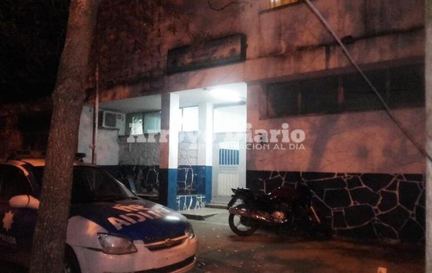 En la comisar&iacute;a. El detenido en el marco de los hechos permanec&iacute;a moment&aacute;neamente en la comisar&iacute;a 27ma.
