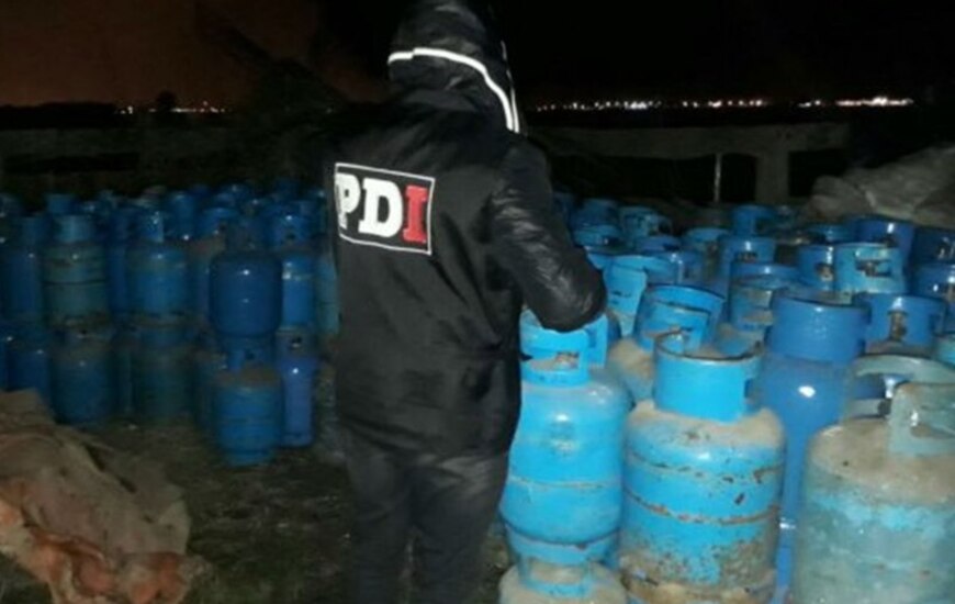 Las garrafas halladas en la zona rural de Alvear. Fueron robadas el lunes pasado. Foto: PDI