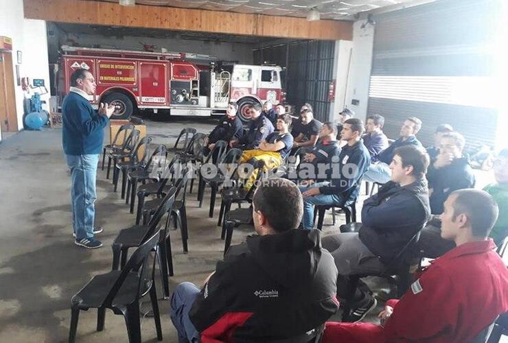 Jornadas intensivas. Los bomberos se siguen capacitando y tendrán un fin de semana de puro aprendizaje y perfeccionamiento.