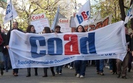 Imagen de Docentes de la UNR marchan y paran desde este martes a la tarde