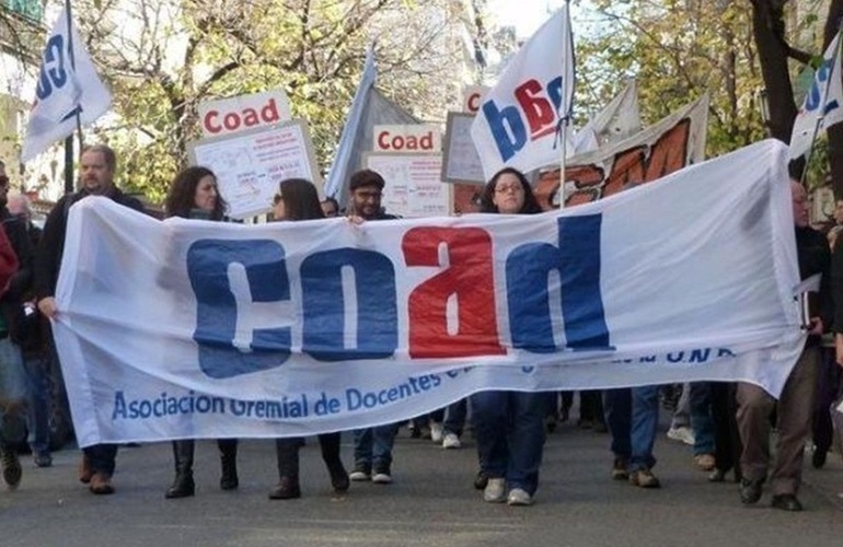 Imagen de Docentes de la UNR marchan y paran desde este martes a la tarde