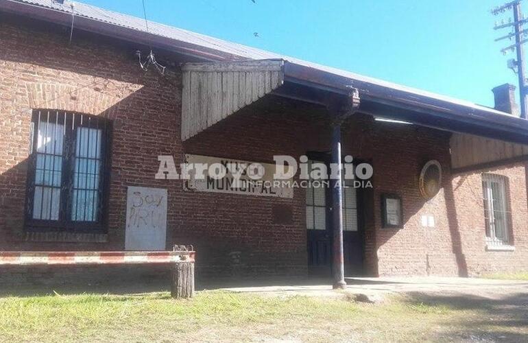 Viejo, olvidado y en pésimas condiciones. Así está la fachada del museo ubicado en la antigua estación del ferrocarril.