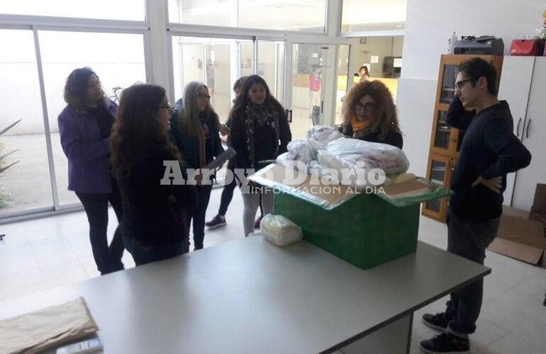 En el centro. Las chicas fueron recibidas por la Dra. Muñiz en la mañana de ayer. Foto: Juan Pablo Broin