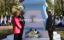 Imagen de Después del Tedeum en la Parroquia, hubo acto en la Plaza