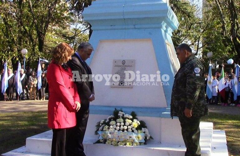 Imagen de Después del Tedeum en la Parroquia, hubo acto en la Plaza