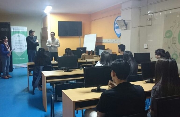 Imagen de Capacitando a jóvenes, futuros profesionales