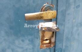 Imagen de Les barretearon las puertas pero no lograron ingresar