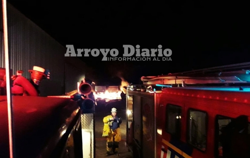 Imagen de Incendio devastador en una arenera de Pueblo Esther