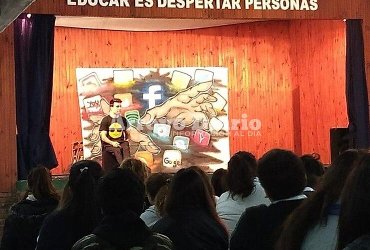 Imagen de Redes se presentó en la Escuela Secundaria