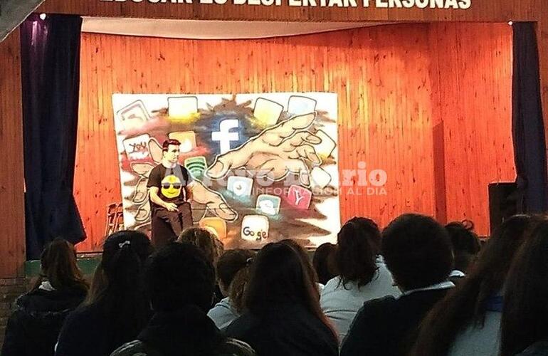 Imagen de Redes se presentó en la Escuela Secundaria