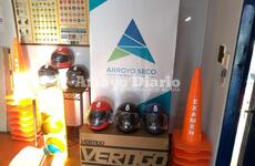 Imagen de Entrega de cascos a j&oacute;venes motociclistas