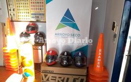 Imagen de Entrega de cascos a j&oacute;venes motociclistas