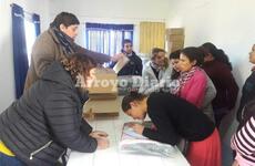 Imagen de Entrega de frazadas y botas para el agua a vecinos del barrio de La Costa