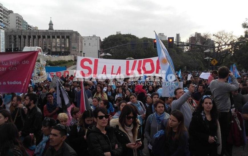 Imagen de Más de 40 mil personas en la marcha en contra del aborto
