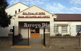 En la escuela. El acto se llevará a cabo en el edificio escolar.