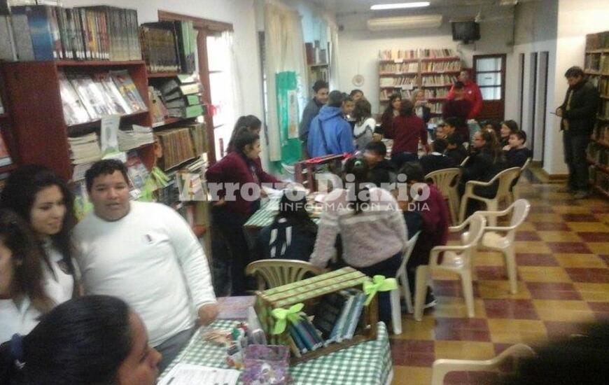 Imagen de La EETP N° 650 organizó un Pic  Nic Literio en la Biblio