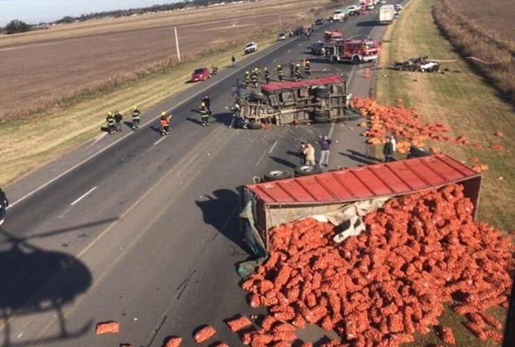 El accidente se produjo en la ruta A012 en Zavalla. Foto: @HernanFunes