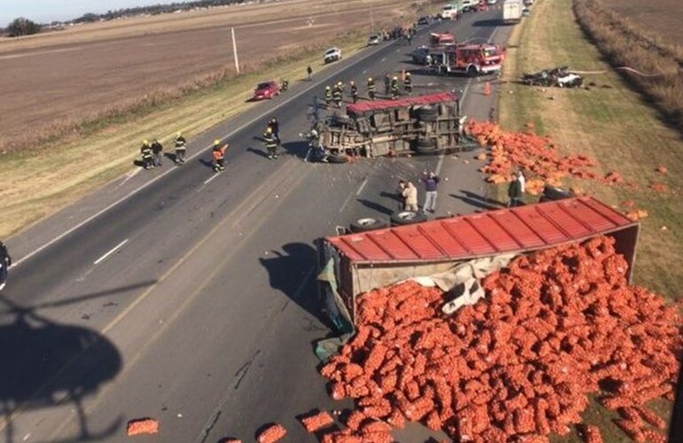 El accidente se produjo en la ruta A012 en Zavalla. Foto: @HernanFunes