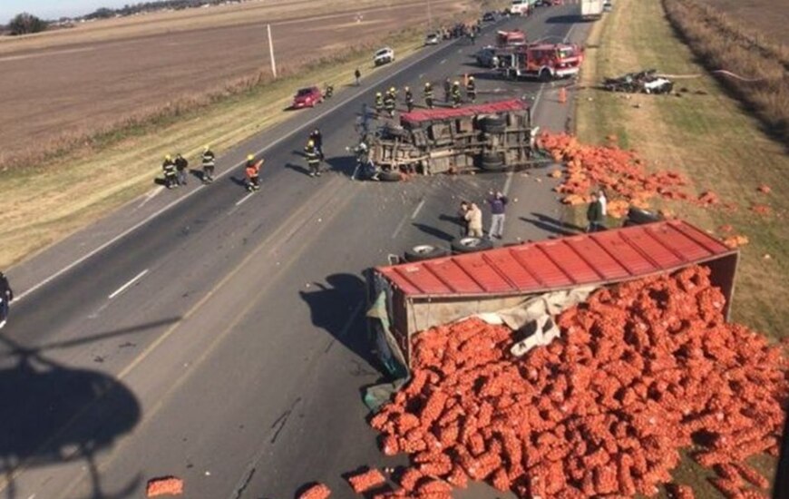 El accidente se produjo en la ruta A012 en Zavalla. Foto: @HernanFunes