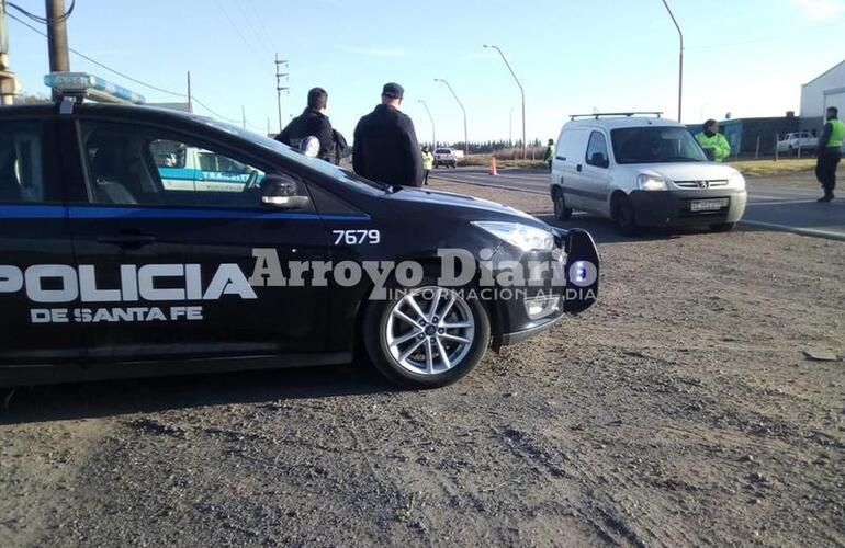 En una de las entradas. Uno de los controles de este lunes se montó por ruta en el acceso norte.