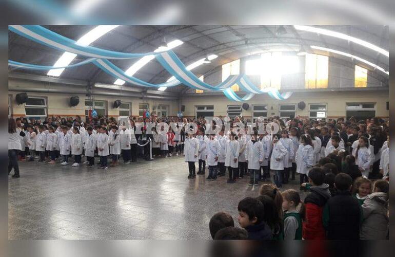 Imagen de En Fighiera: Hubo acto y promesa de lealtad a la bandera