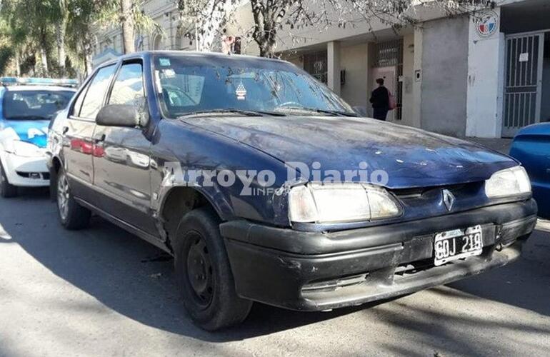 El auto de "los mecheros". El rodado quedó secuestrado y fue trasladado a la comisaría. Foto: Jorge David Cuello