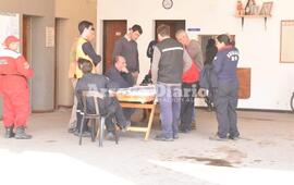 En el cuartel. El Comando de Incidencia tiene base en Bomberos Voluntarios. Fotos: Jorgito Cuello