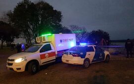 Una unidad del SIES trasladó el cuerpo al Instituto Médico Legal. Foto: Marcelo Bustamante