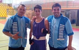Mirco Cuello junto a sus entrenadores en Alemania.