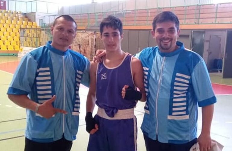 Mirco Cuello junto a sus entrenadores en Alemania.