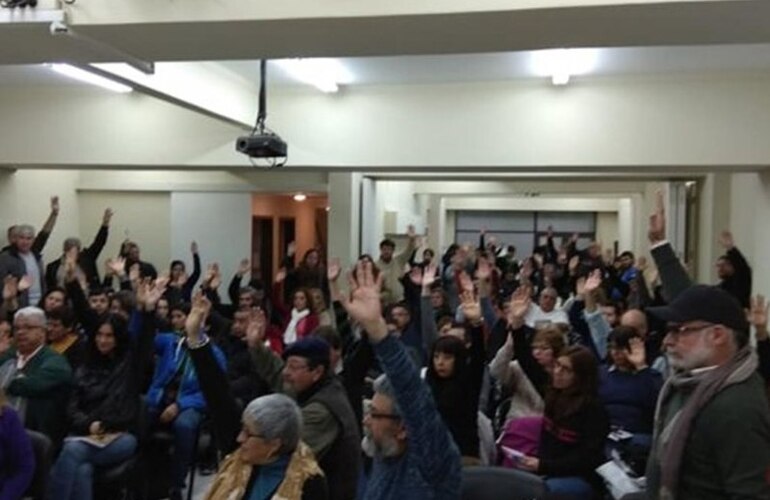 Los docentes se manifestaron esta tarde frente al Ministerio de Educación de la Nación. Foto: Conadu