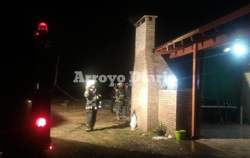 Da&ntilde;os menores. �Solo se quem&oacute; esa zona del techo donde alcanzaba el parrilero�, precis&oacute; Massagli.