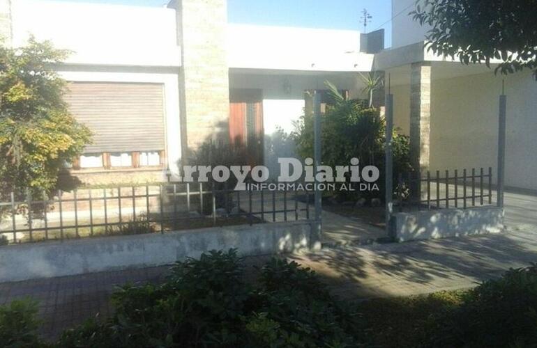 La casa. El hecho de robo se sucedió sobre Rivadavia entre Sarmiento y General López. Foto: Nicolás Trabaina La casa. El hecho de robo se sucedió sobre Rivadavia entre Sarmiento y General López. Foto: Nicolás Trabaina