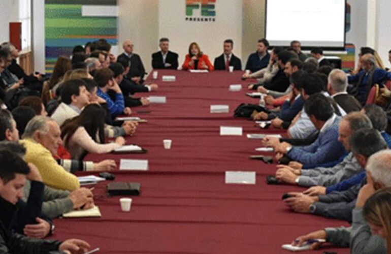 Imagen de La provincia analiz&oacute; con municipios y comunas la situaci&oacute;n del sector productivo