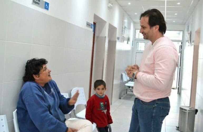En el lugar. Ferri repas&oacute; las gestiones en salud que realiza la comuna