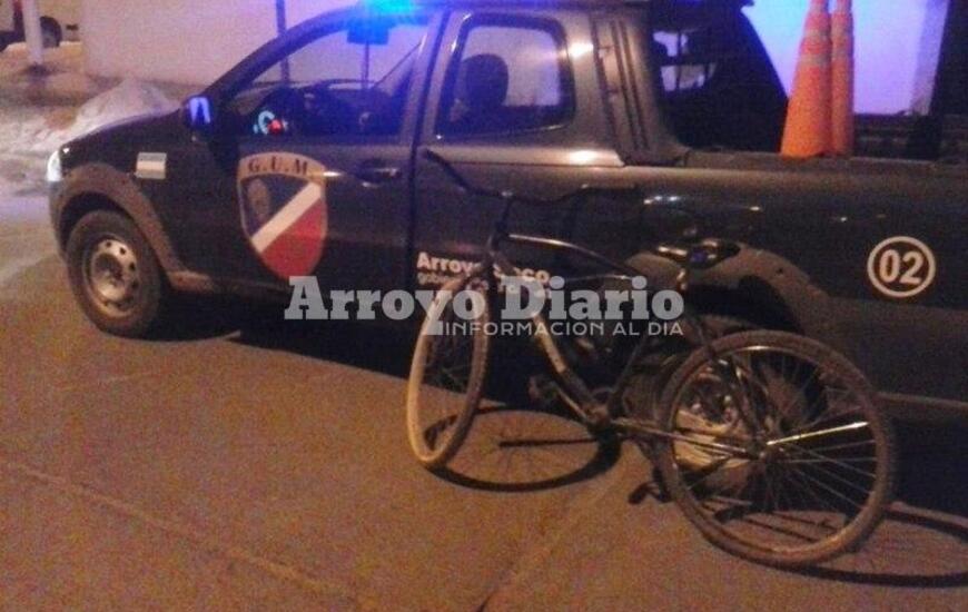 La bici. Se trata de una bicicleta playera que qued&oacute; a resguardo de la GUM.