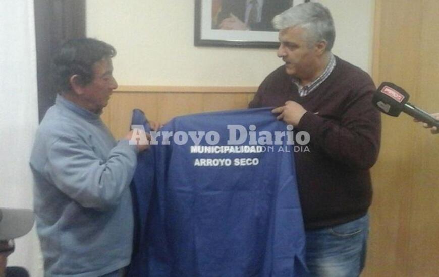 Imagen de Entrega de indumentaria de trabajo a municipales