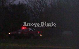 Detrás de Puerto Gaboto. El lugar donde estaba el animal era un sitio de díficil acceso y demandó la colaboración de una retro para el ingreso del personal.